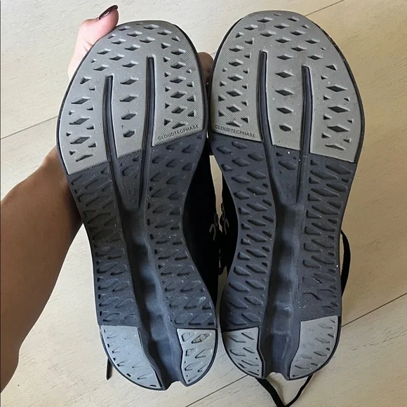 On Running Women’s Cloudsurfer - Picture 8 of 10